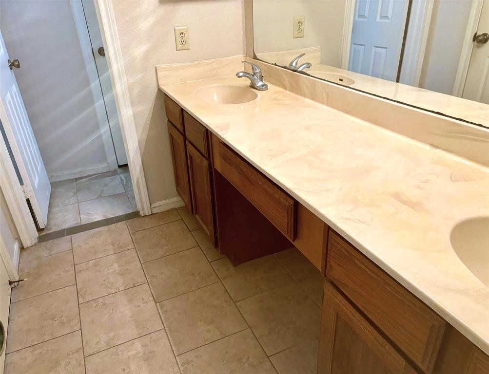 2255 Braeswood Park Drive #206, Houston, Texas image 8