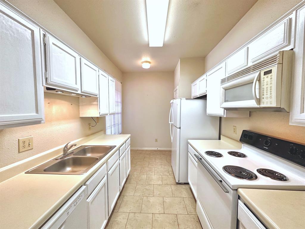 2255 Braeswood Park Drive #206, Houston, Texas image 6