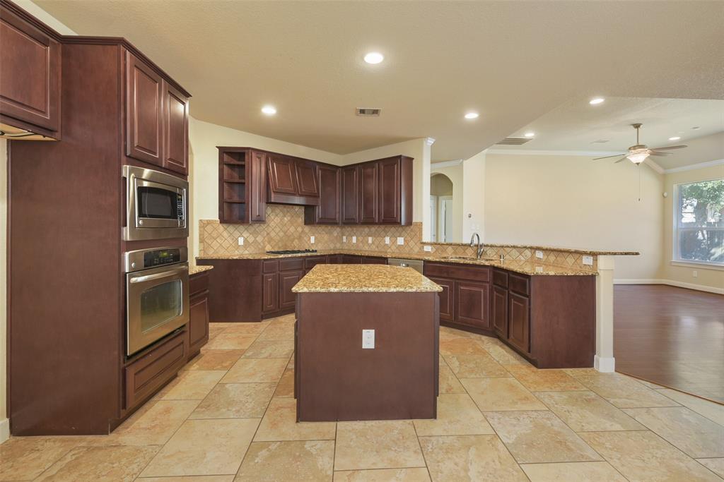 4715 Middlewood Manor Lane, Katy, Texas image 9