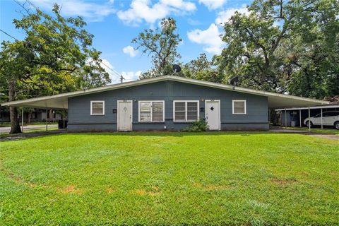Photo of 403 Forrest Street, Baytown, TX 77520 (MLS # 29270939)