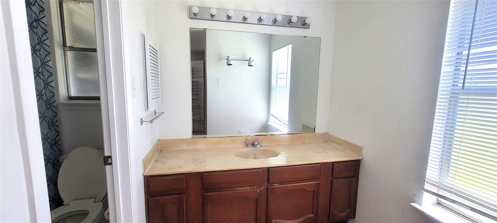 8222 Forest Point Drive, Humble, Texas image 10