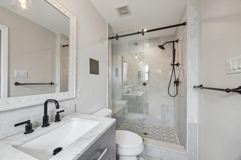 5211 Briarbend Drive, Houston, Texas image 16