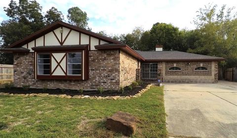 Single Family Residence in Houston TX 6903 Castleview Lane.jpg