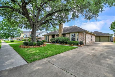 Single Family Residence in Pasadena TX 4806 Rainwater Drive 2.jpg