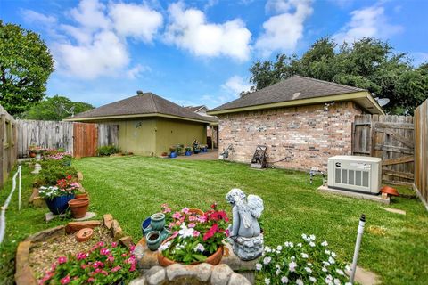 Single Family Residence in Pasadena TX 4806 Rainwater Drive 37.jpg