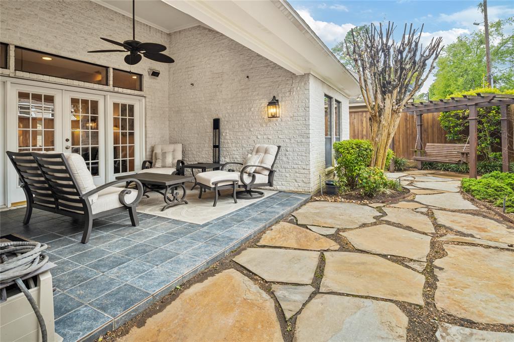 8010 Fonthill Drive, Spring, Texas image 33