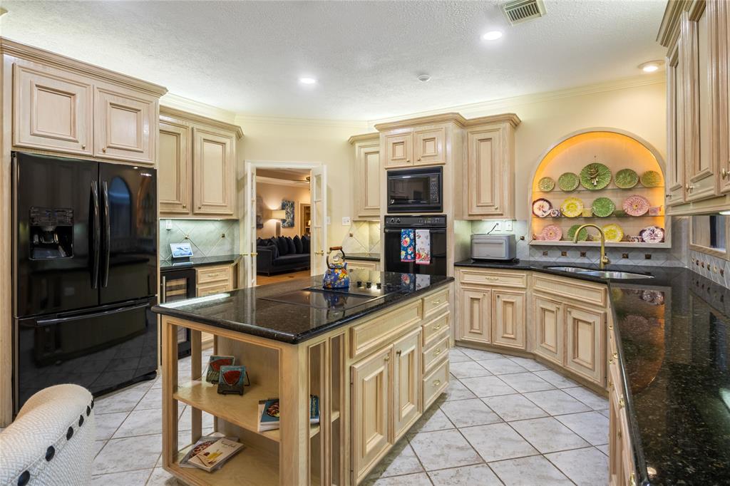 8010 Fonthill Drive, Spring, Texas image 9