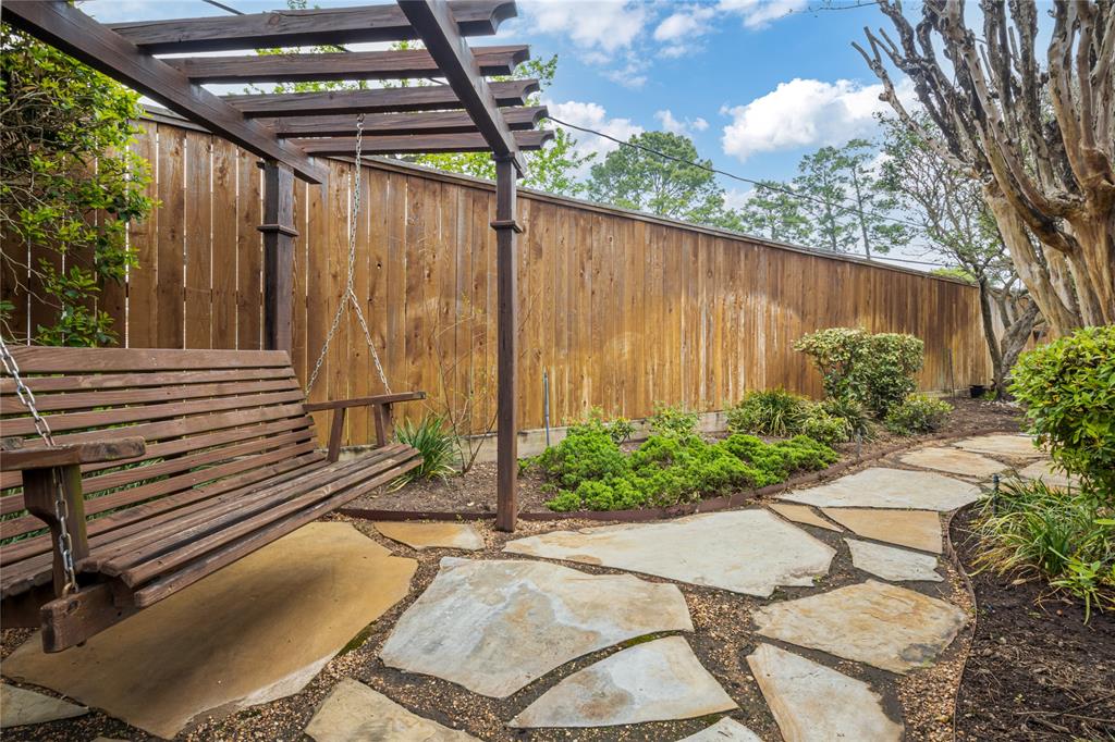 8010 Fonthill Drive, Spring, Texas image 39