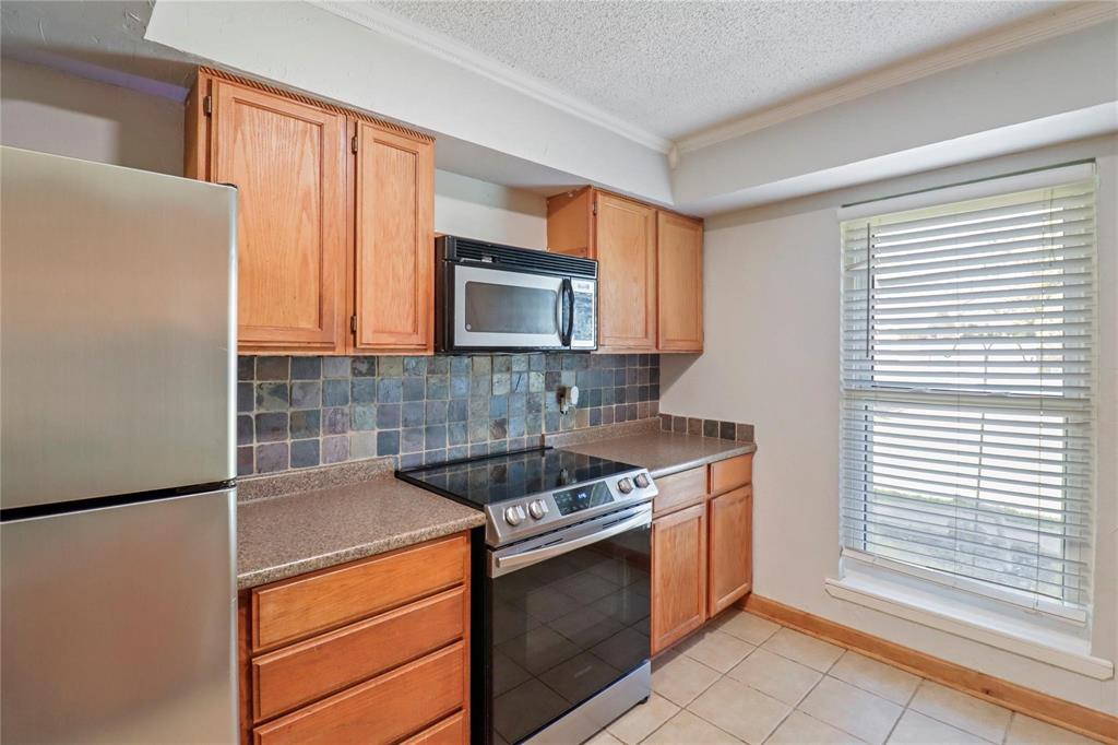 104 Meadowlark Lane, Angleton, Texas image 6
