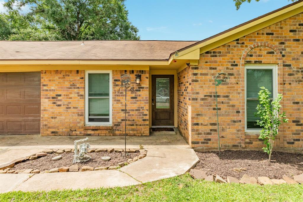 104 Meadowlark Lane, Angleton, Texas image 10