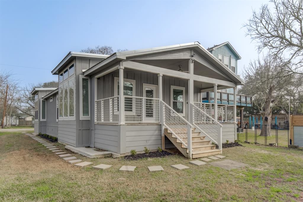 518 4th Street, Dickinson, Texas image 2