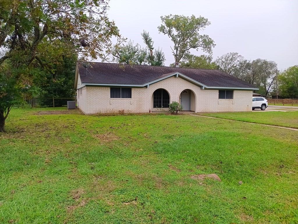 2102 Avenue K, Danbury, Texas image 2