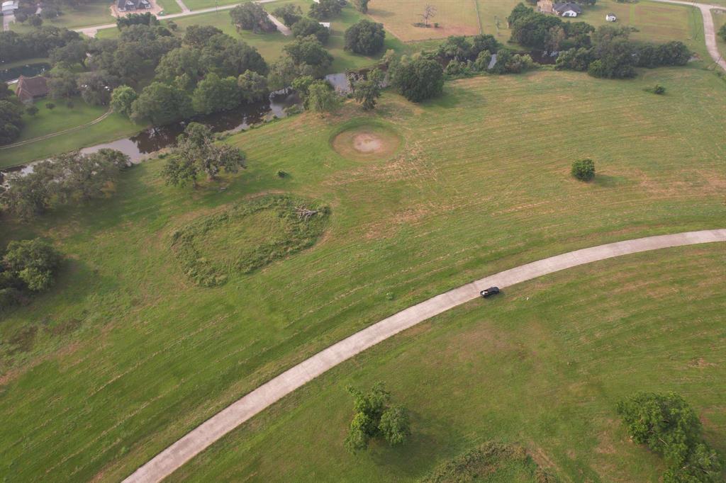 1427 Frontier Trail, Angleton, Texas image 3