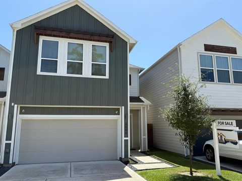 Photo of 5206 Pinemont Creek Lane, Houston, TX 77018 (MLS # 14338026)