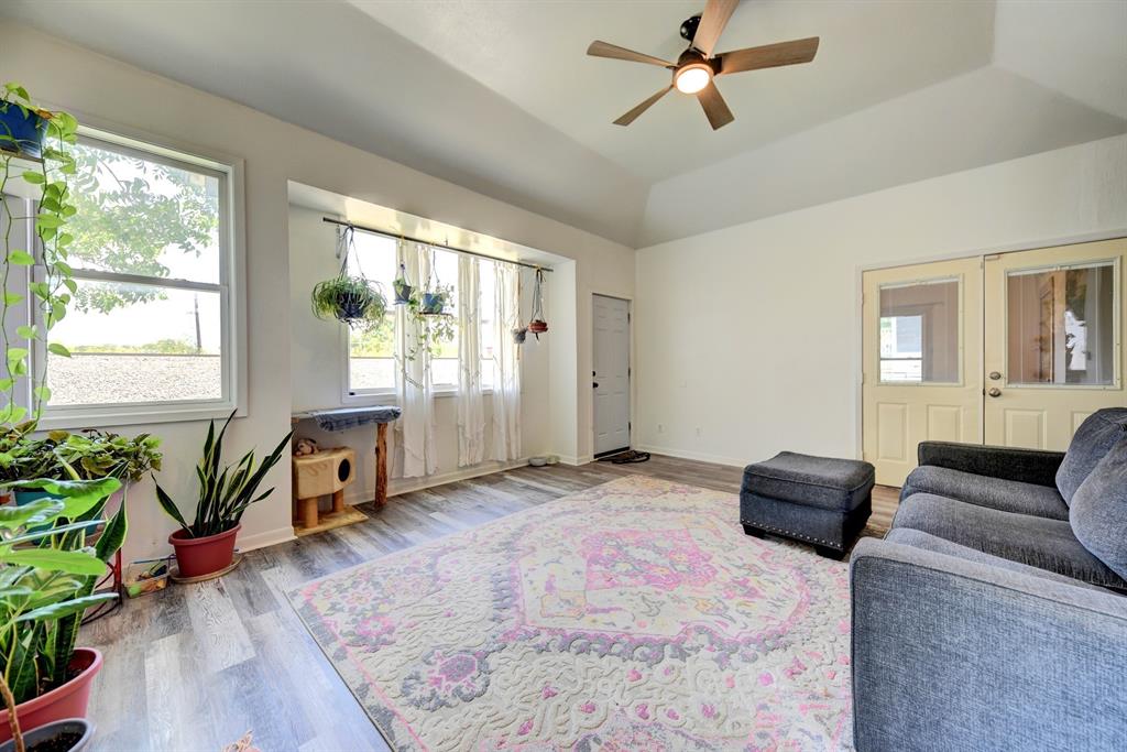 213 N Austin Street, Brenham, Texas image 6