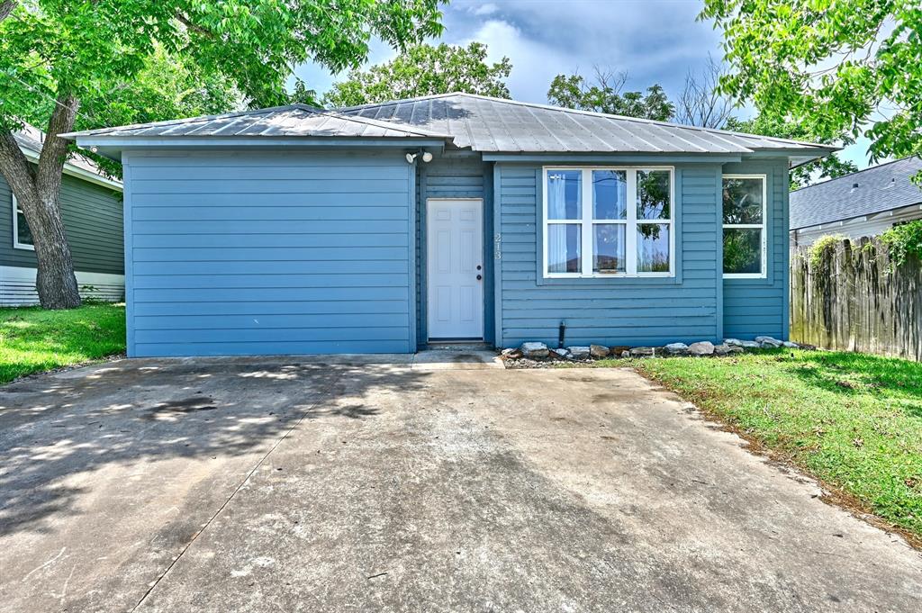213 N Austin Street, Brenham, Texas image 1