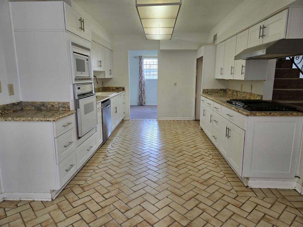 5851 S Braeswood Boulevard, Houston, Texas image 10