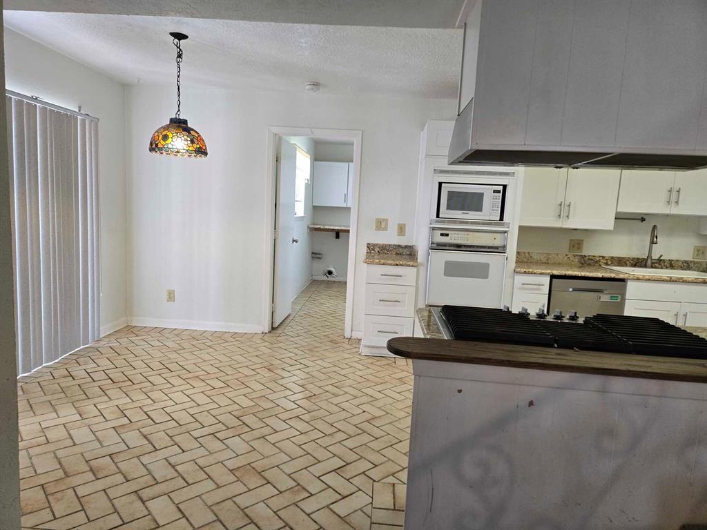 5851 S Braeswood Boulevard, Houston, Texas image 9