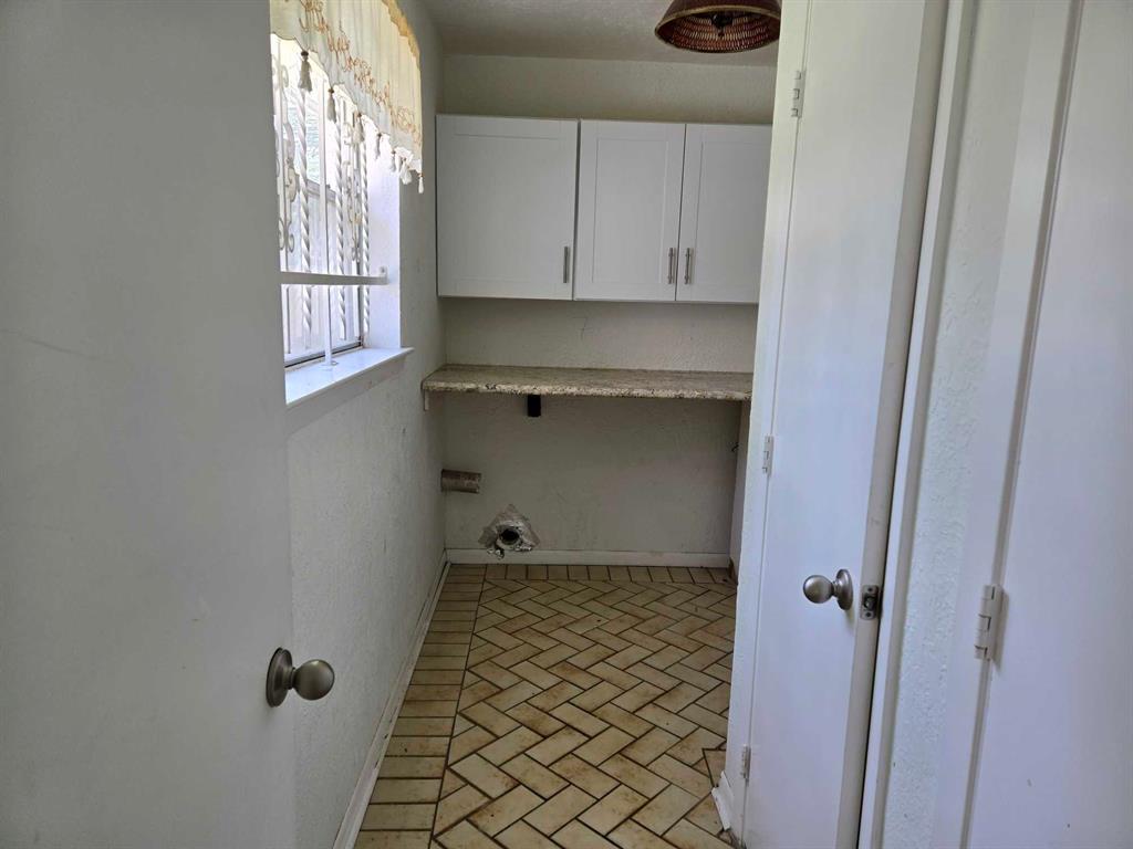5851 S Braeswood Boulevard, Houston, Texas image 11