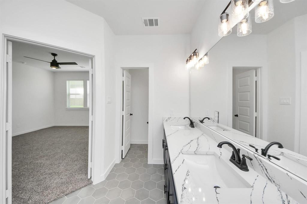 Alvin, Texas 77511, United States, 5 Bedrooms Bedrooms, ,4 BathroomsBathrooms,Residential,Active,171309