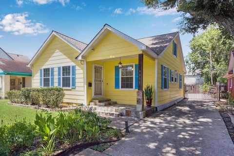 Photo of 5211 Mulford Street, Houston, TX 77023 (MLS # 36750081) Photo of 5211 Mulford Street, Houston, TX 77023 (MLS # 36750081)