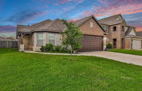 Single Family Residence in Houston TX 15410 Roaming River Trail.jpg