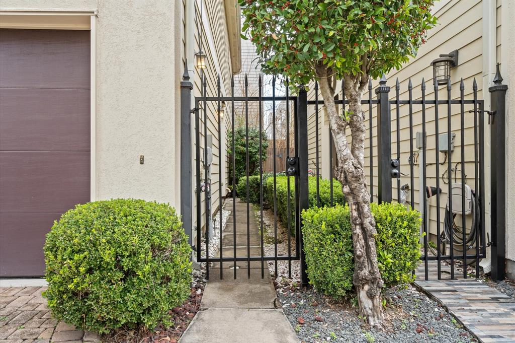 2409 Roufa Road, Houston, Texas image 3