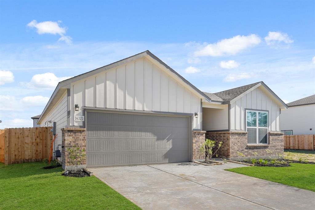 14321 Ash Tree Drive, Conroe, Texas image 2
