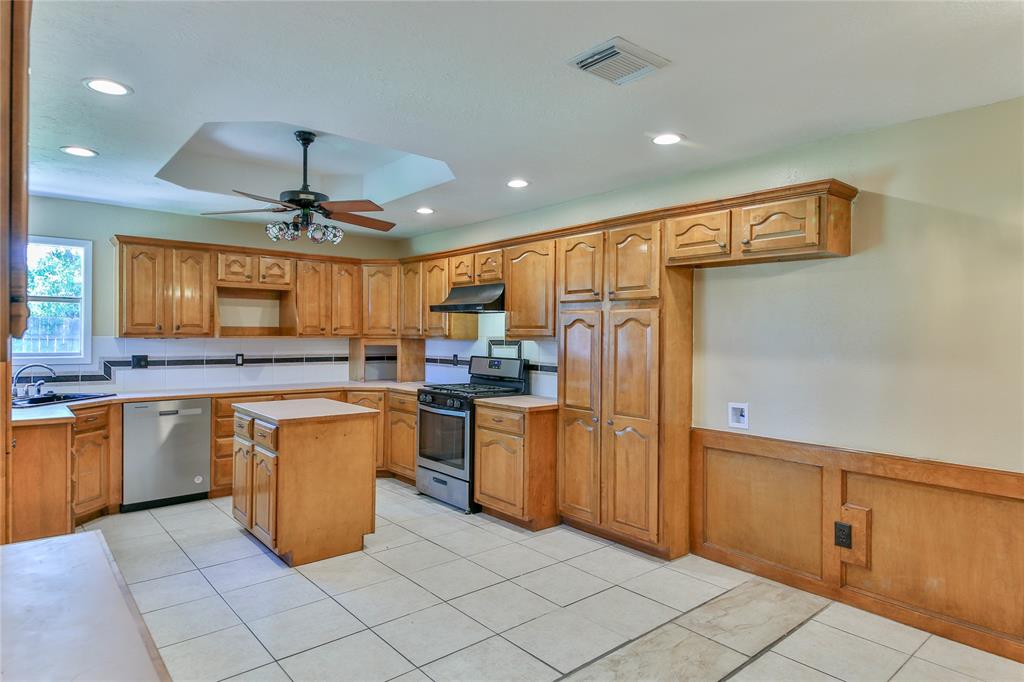 2105 Roland Rue Street, Pearland, Texas image 14