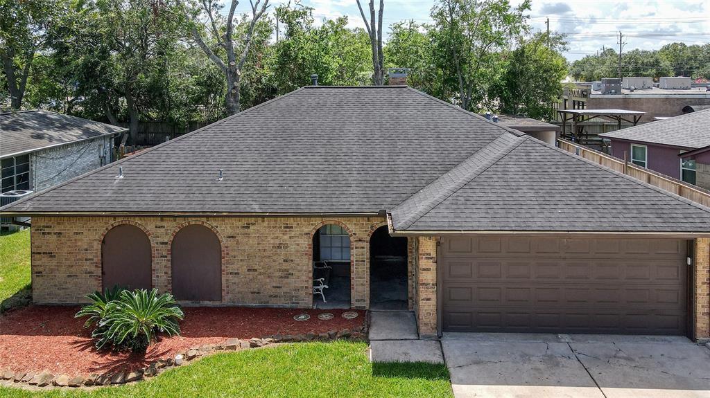 2105 Roland Rue Street, Pearland, Texas image 2