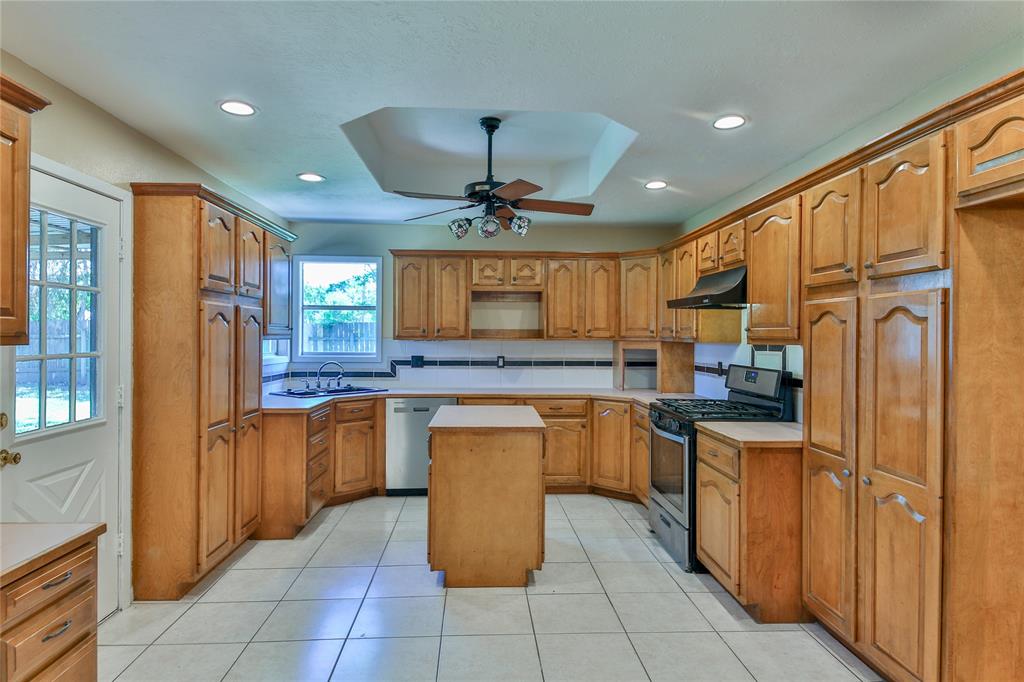 2105 Roland Rue Street, Pearland, Texas image 15