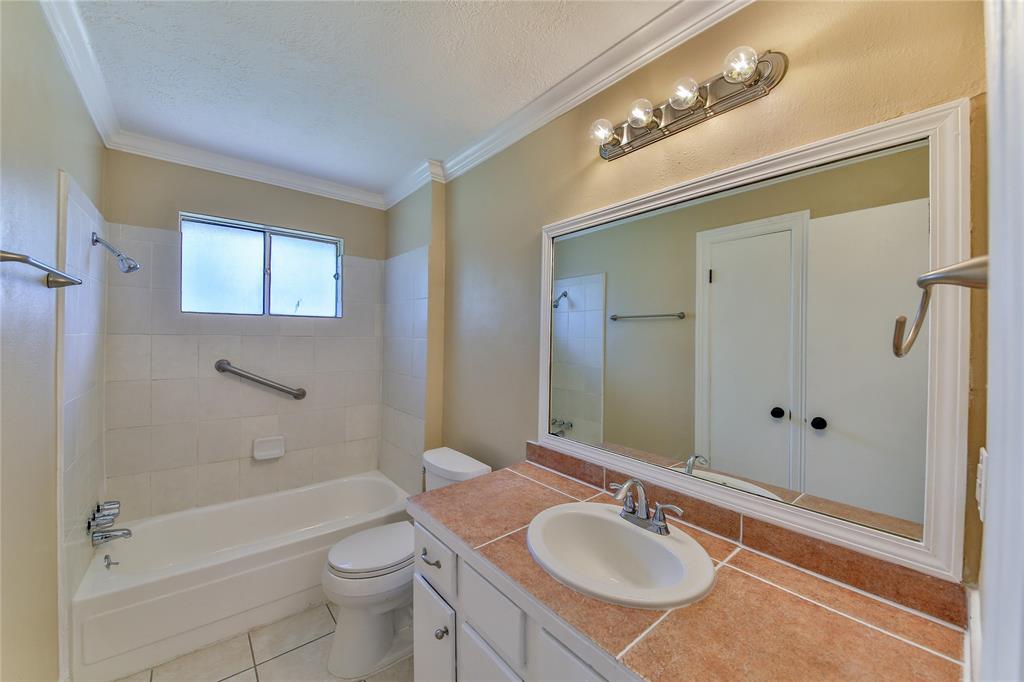 2105 Roland Rue Street, Pearland, Texas image 23