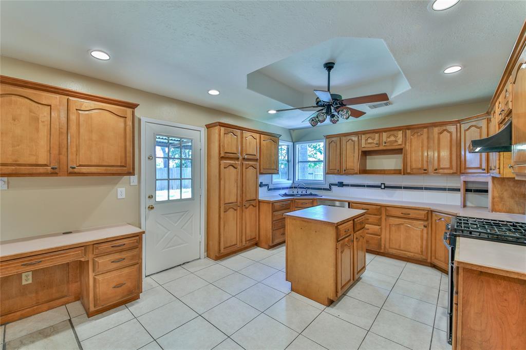 2105 Roland Rue Street, Pearland, Texas image 16