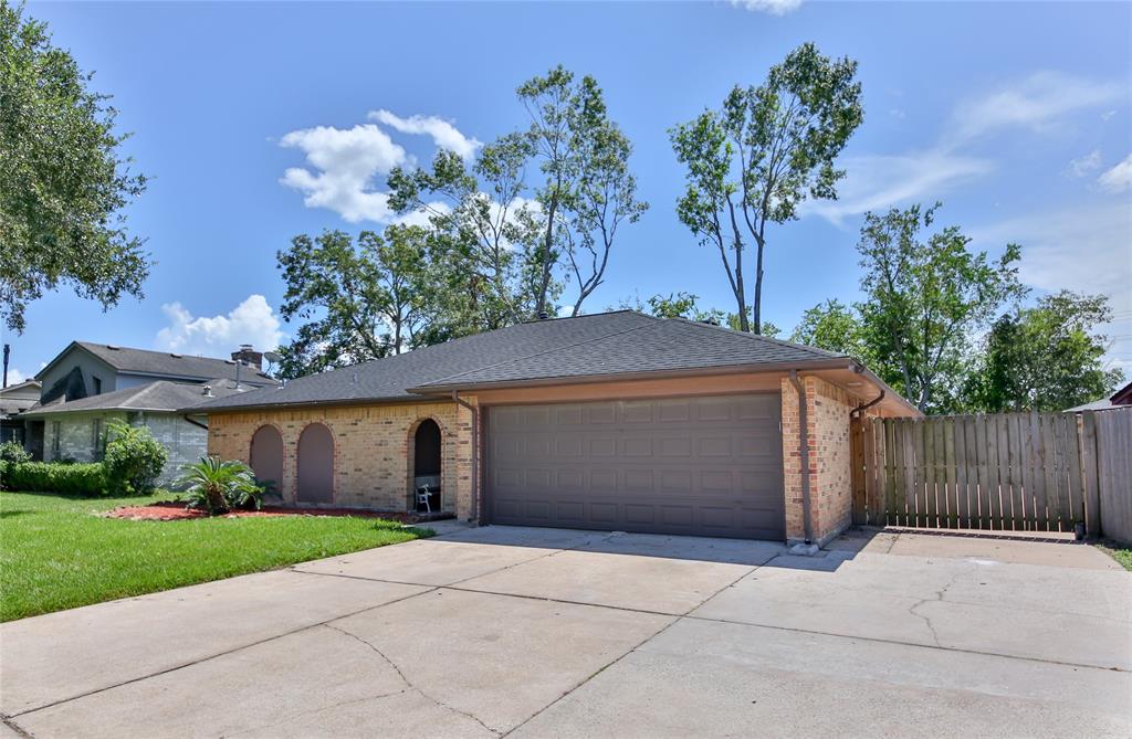 2105 Roland Rue Street, Pearland, Texas image 3