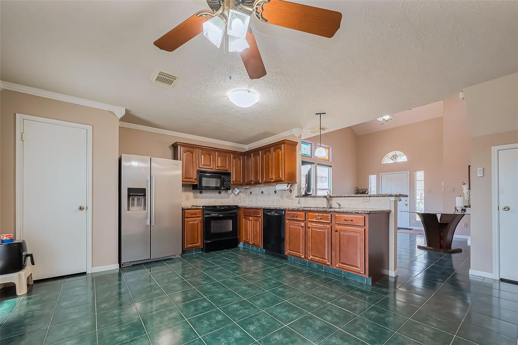 4250 Gypsy Pops Drive, Pasadena, Texas image 11