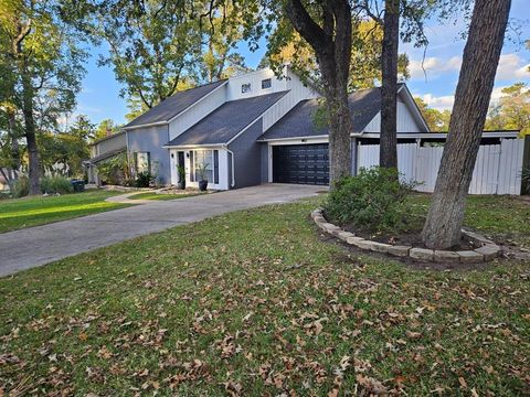 Photo of 1844 Rollingwood Drive, Huntsville, TX 77340 (MLS # 27297780)