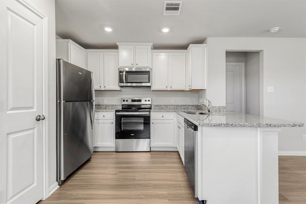 10410 Sunny Petal Circle Drive, Houston, Texas image 2