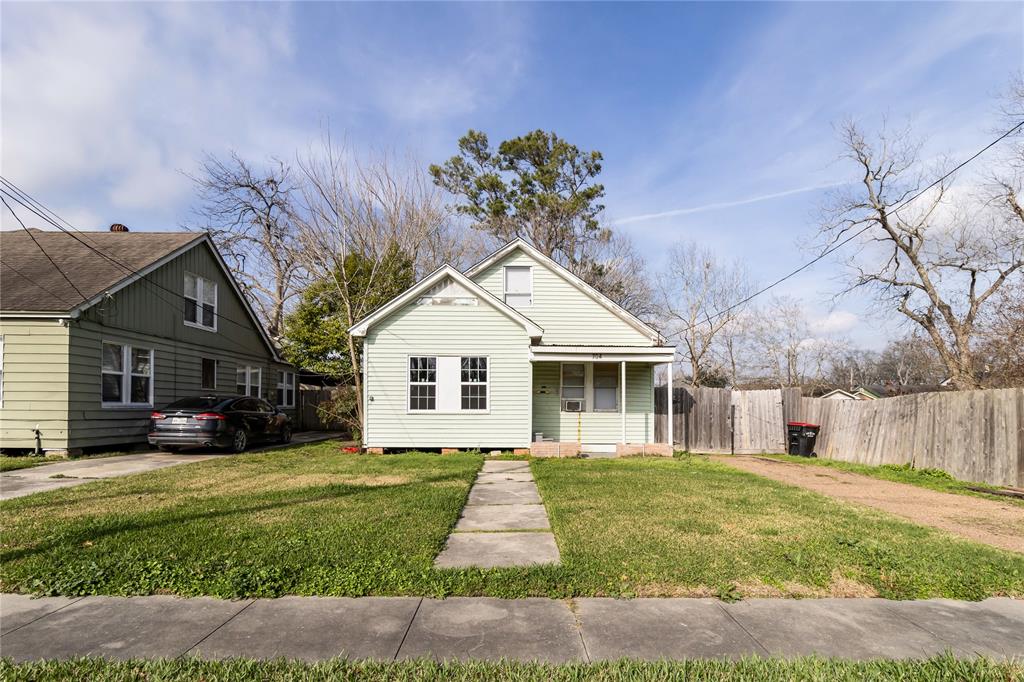 704 E Lobit Street, Baytown, Texas image 1