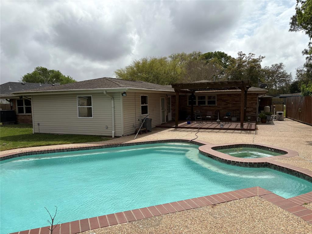 2020 1st Street, Texas City, Texas image 2