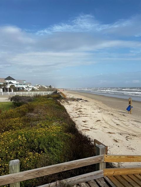 A home in Crystal Beach