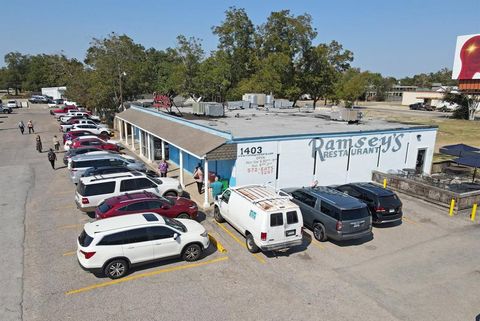 1403 N Navarro Street Victoria TX 77901
