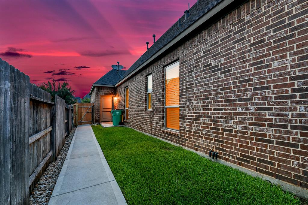 27511 Becketts Knoll Court, Katy, Texas image 8