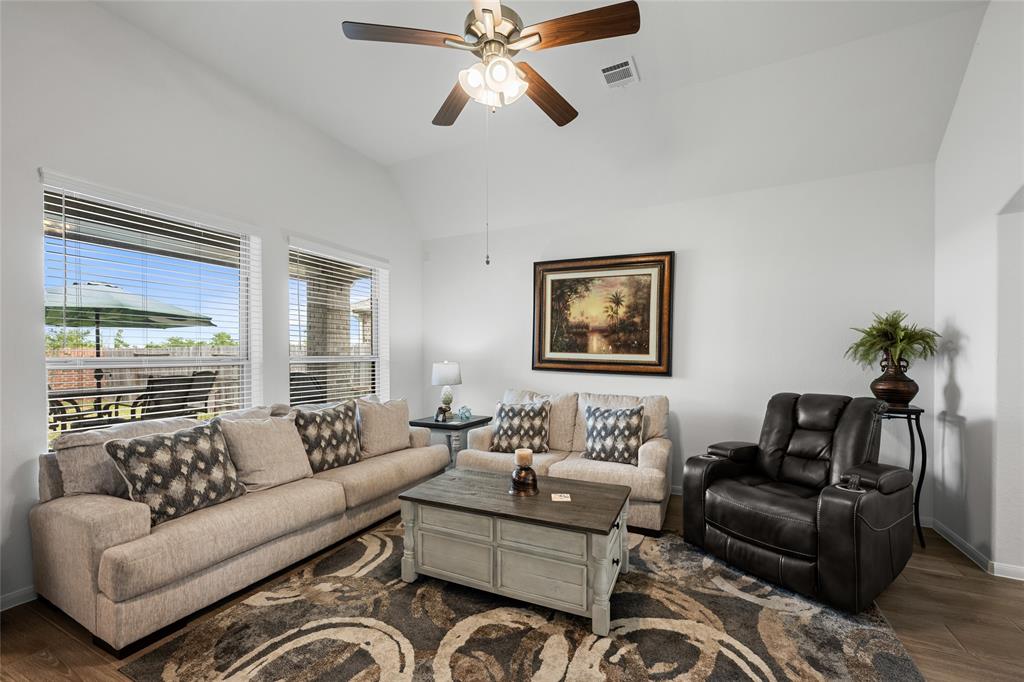 1715 Warm Breeze Drive, Angleton, Texas image 16