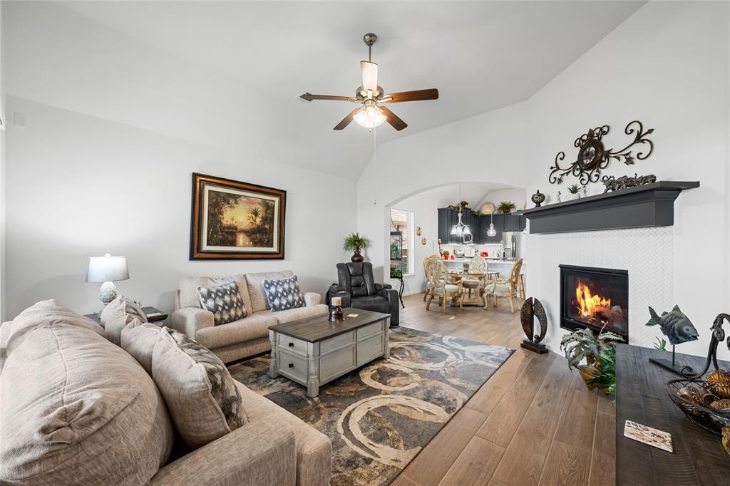 1715 Warm Breeze Drive, Angleton, Texas image 15