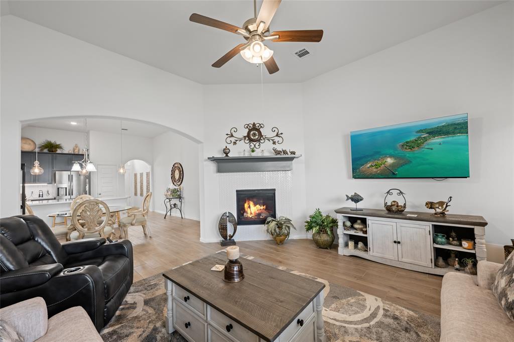 1715 Warm Breeze Drive, Angleton, Texas image 17