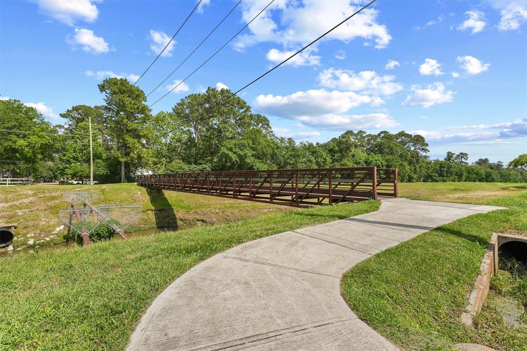 1911 Eastwood Lake Court, Kingwood, Texas image 25