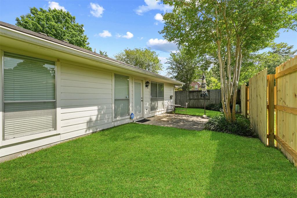 1911 Eastwood Lake Court, Kingwood, Texas image 23
