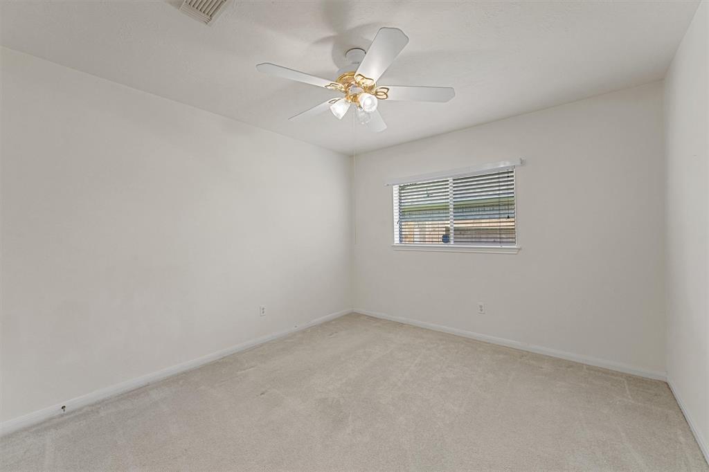 1911 Eastwood Lake Court, Kingwood, Texas image 11