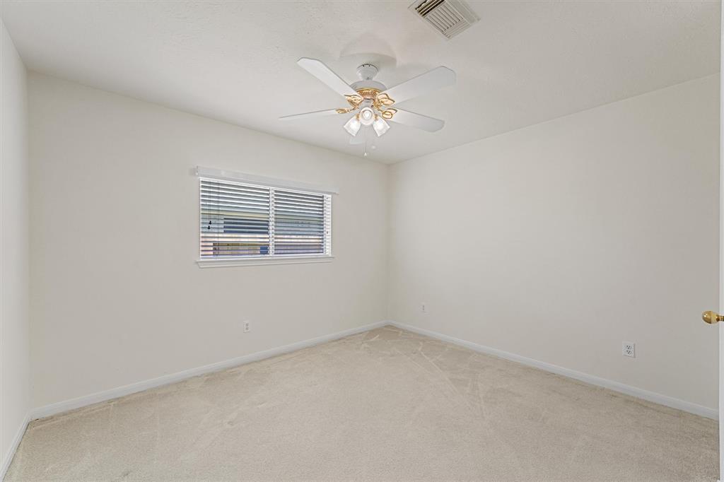 1911 Eastwood Lake Court, Kingwood, Texas image 12