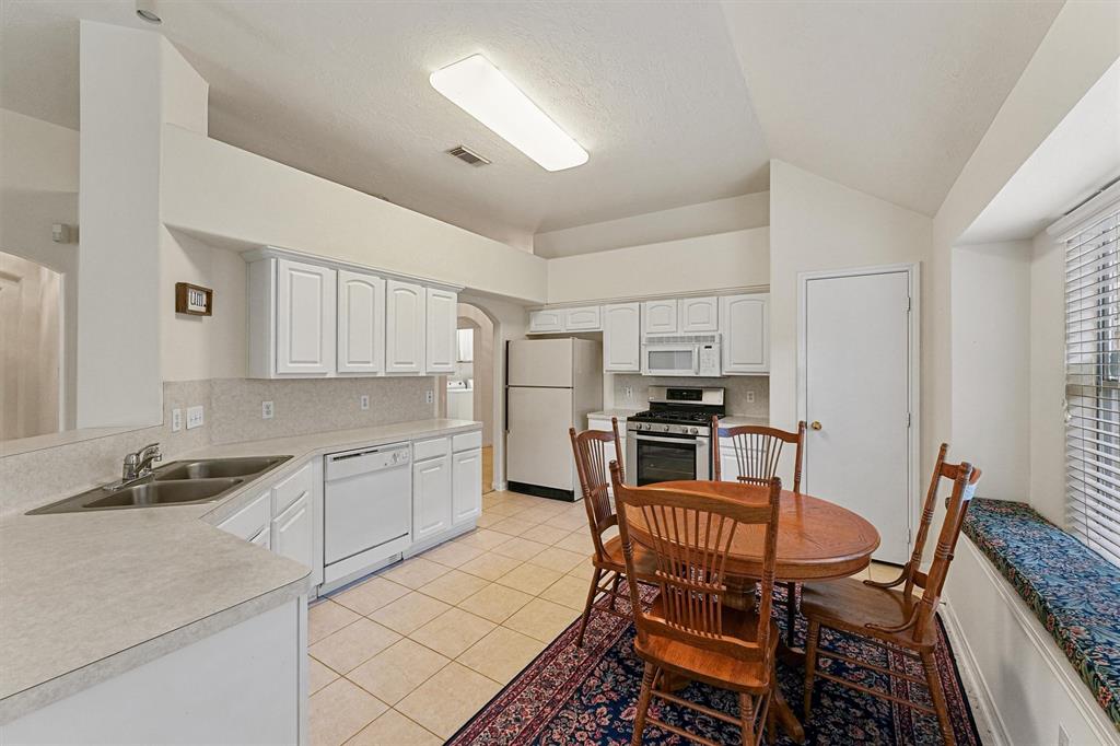 1911 Eastwood Lake Court, Kingwood, Texas image 7